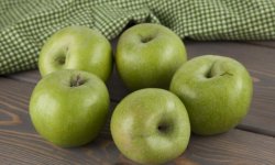 Калорійність сорти яблук Симиренко: кількість калорій в 1 штуці і в 100 грамах яблук, корисні властивості і склад