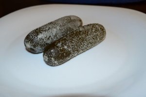 Цвіль на солоних огірках: що потрібно робити, чому утворюється білий наліт