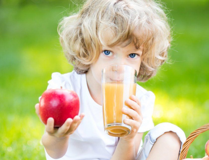 Властивості яблучного соку для дітей