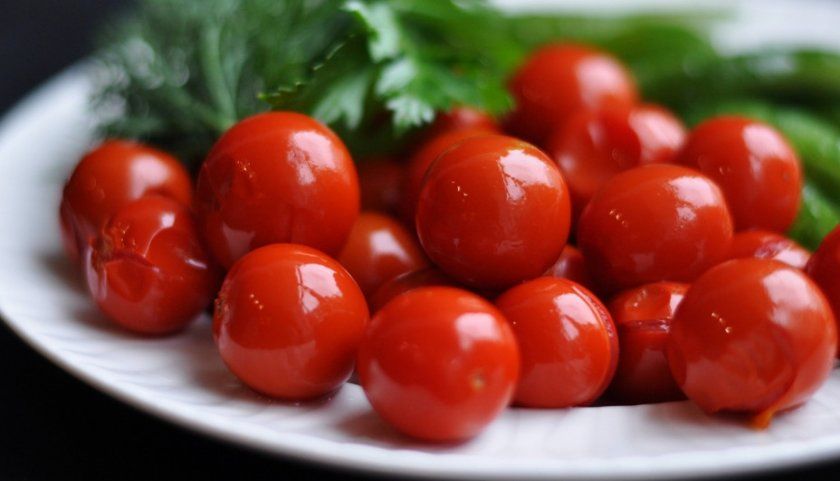Солоні помідори черрі
