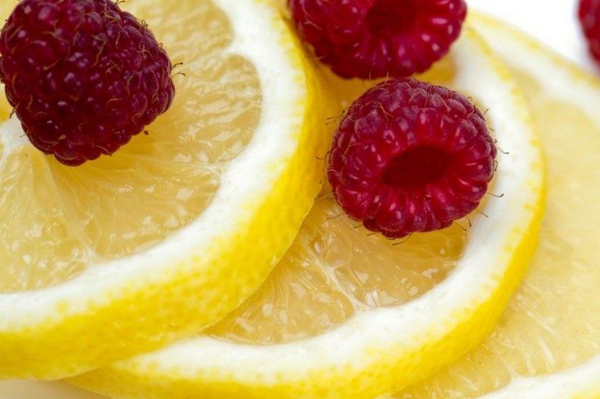 Малина з лимоном